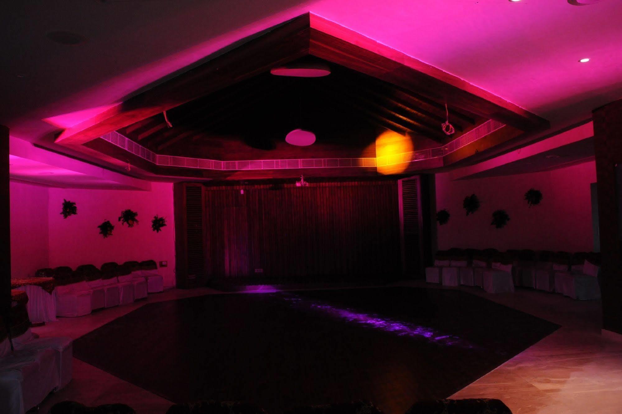 Palm Green Club Resort Jetalpur Exterior photo