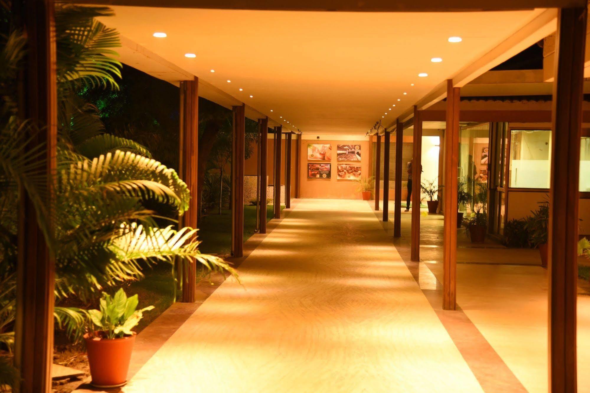 Palm Green Club Resort Jetalpur Exterior photo